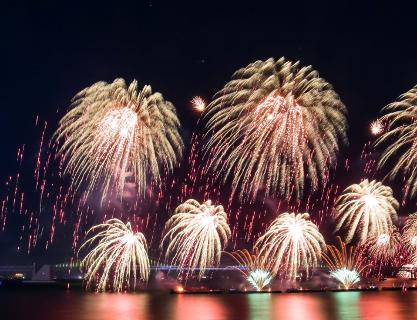 The beautiful harmony in the night sky of Busan, Busan Fireworks Festival