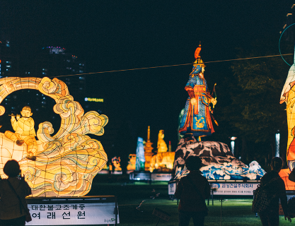 色とりどりのほのかな明かりが美しい釜山燃灯祭り
